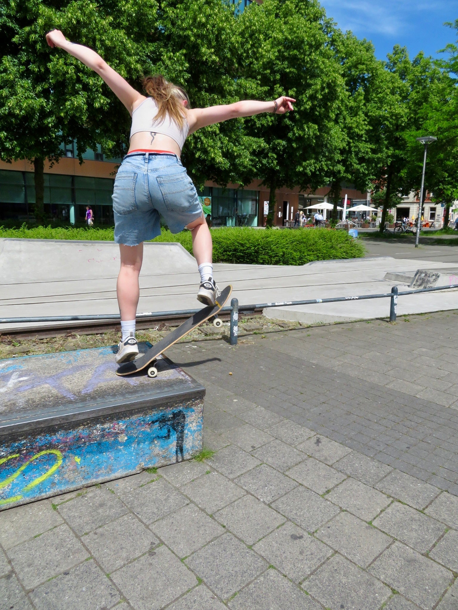 Skate with Buttz